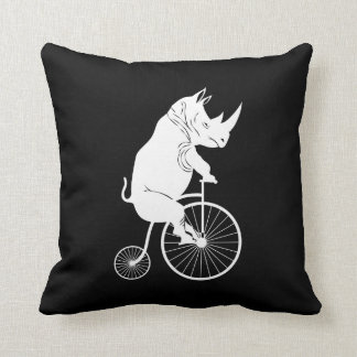 Coussin Rhinocéros montant un vieux vélo de mode
