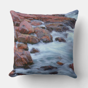 Coussin Rivage rocheux avec de l'eau, Canada