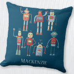 Coussin Robots mignons Personnalisés<br><div class="desc">Des robots de style 1950 rétro à l'aspect agréable et serviable. Grand-père les a probablement fait dans son hangar. Intelligence artificielle,  mais pas d'une manière effrayante. Art original de Nic Squirrell. Modifiez le nom pour personnaliser.</div>
