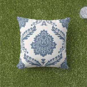 Coussin Rococo Damassé Grand Motif Bleu sur Blanc