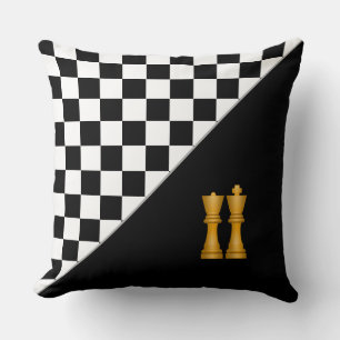 Coussin Roi & Reine sur un jeu d'échecs noir et blanc élég