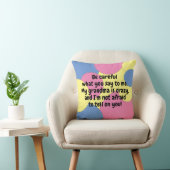 Coussin Rose Bleu Jaune Ma Grand-Mère Est Folle Bavarde (Chaise)