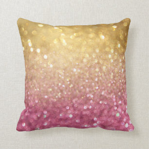 Coussin rose et regard de parties scintillantes d'or