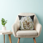 Coussin Rose impressionniste isolé sur noir (Chaise)