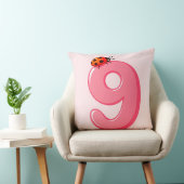 Coussin Rose numéro neuf avec coccinelle (Chaise)