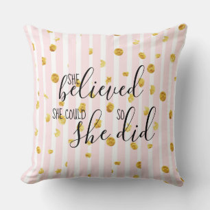 Coussin Rose & Or Elle Croyait Qu'Elle Pourrait Tellement
