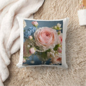 Coussin Rose rose délicate avec perle dans un vase (Couverture)