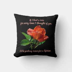 Coussin Rose rouge Peachy superbe sur noir