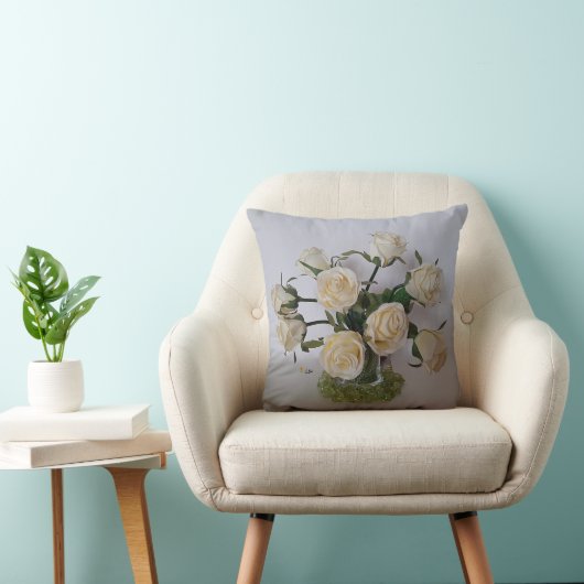 COUSSIN ROSES BLANCHES DANS UN VASE VERT (Chaise)