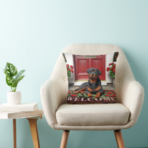 Coussin Rottweiler sur un tapis de bienvenue