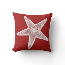 Coussin rouge avec des étoiles de mer