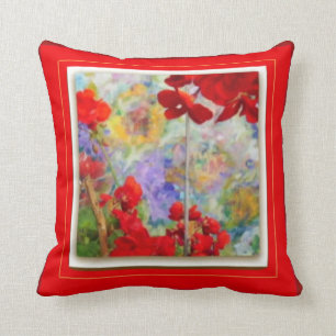 Coussin rouge avec les géraniums rouges par