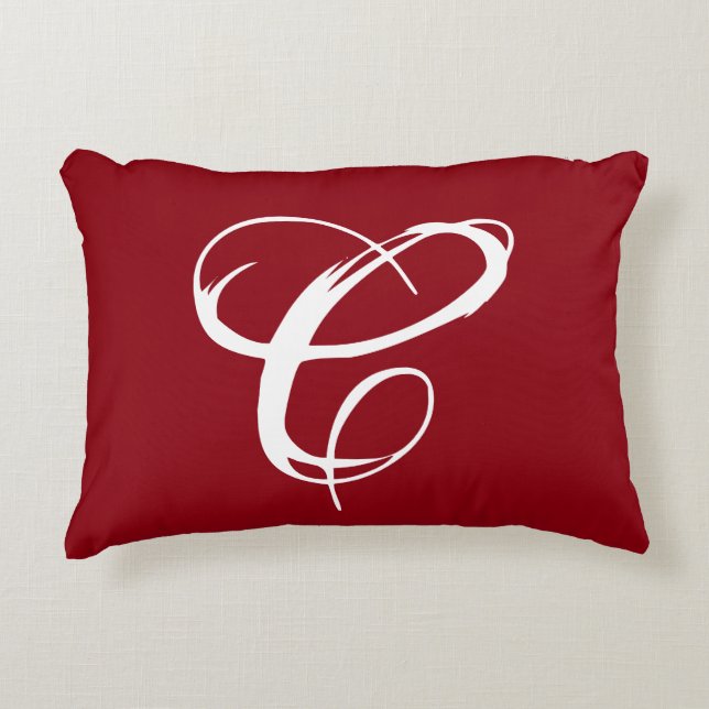 Coussin rouge "C" avec retour gris (Devant)