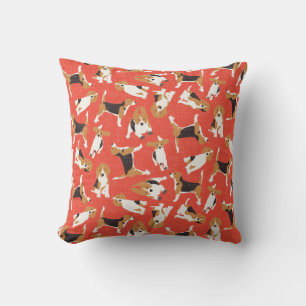 Coussin rouge de corail de dispersion de beagle
