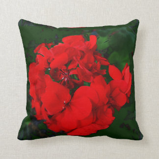 Coussin rouge de vert de géraniums par Sharles