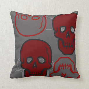 Coussin rouge et gris de crânes