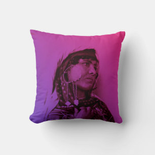 Coussin Rouge rose Maghreb Tunisienne traditionnelle fille