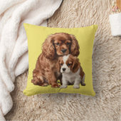 Coussin Ruby Cavalier Spaniel et son chiot Blenheim (Couverture)