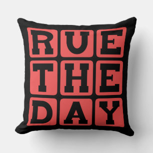 Coussin Rue The Day, Présage Préfigurant
