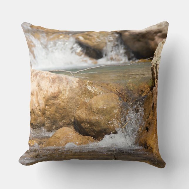 Coussin Ruisseau orageux au printemps (Recto)