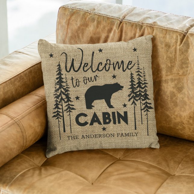 Coussin Rustic Cosy Bienvenue à notre Cabine Nom de famill (Créateur téléchargé)