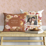 Coussin Rustique Bourgogne Terracotta Floral Mariage Photo<br><div class="desc">Elégant coussin de mariée avec de belles fleurs rustiques. Personnalisez-le avec vos noms,  date mariage et photo.</div>
