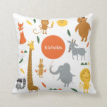 Coussin Safari Animaux<br><div class="desc">Cette coussin moderne et mignonne est idéale pour décorer une chambre bébé avec un thème Safari ou Zoo. Il présente de mignons personnages animaux safari sur un arrière - plan blanc. L'éléphant tient un ballon avec le nom du bébé. Ce design unisexe est chic et attrayant avec un look propre....</div>