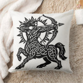 Coussin Sagittaire — L'Archer par BurnsInHell (Couverture)