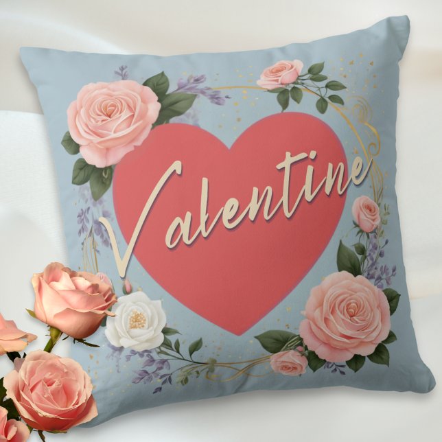 Coussin Saint-Valentin Jolie rose florale Roses Personnali (An elegant throw pillow for Valentine's Day, with love heart, pink roses and custom text on the back)