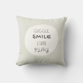 Coussin salle de jeu Jeu oreiller. giggle.smile.learn.play (Recto)