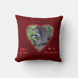 Coussin Salutation de Saint Valentin - Shy Raccoon