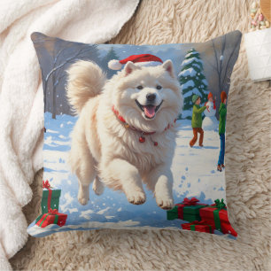 Coussin Samoyède courant dans la neige avec un chapeau de