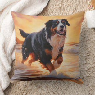 Coussin Sandy Paws Bernese Mountain Dog on Beach Sunset