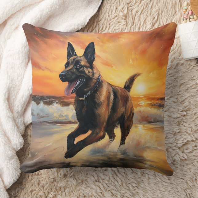Coussin Sandy Paws Chien Malinois Belge sur le coucher du  (Couverture)