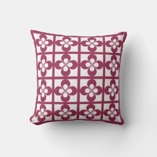 Coussin Sangria rose sur fond blanc à motif floral géométr