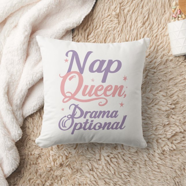 Coussin Sassy "Nap Queen" Pastel Typography (Couverture)