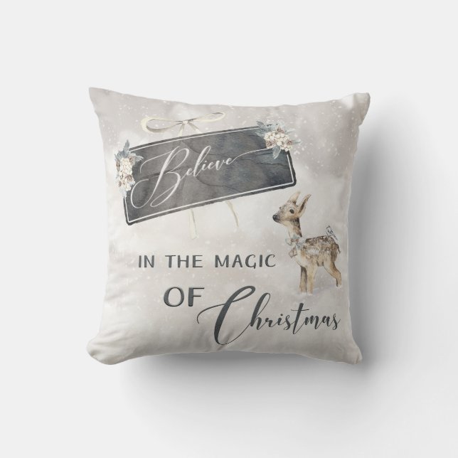 Coussin Scène adorable de bois de Noël avec la pie (Recto)