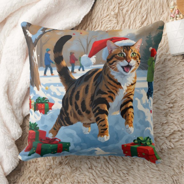 Coussin Scène de neige festive de Noël avec un chat Bengal (Couverture)