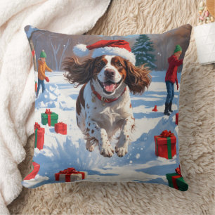 Coussin Scène de neige festive de Noël avec un épagneul br