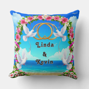 Coussin Scène de plage romantique avec arche florale