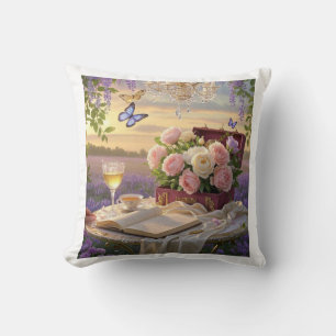 Coussin Scène rêvée et douce d'une somptueuse, Florale