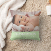 Coussin Script Green Baby Newborn Keepsaké Nom photo (Couverture)
