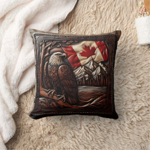 Coussin Sculpture canadienne d'aide à l'aigle avec drapeau