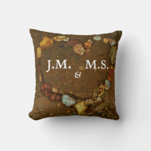 Coussin Ses initiaux et ses initiaux Coeur de galets sur l