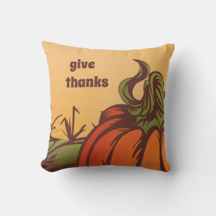 Coussin Seul citrouille sur le terrain. Les feuilles d'aut