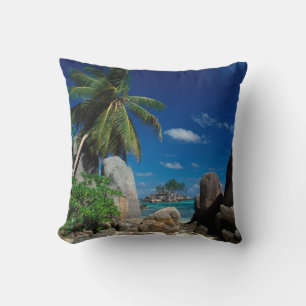Coussin Seychelles, île de Mahe, plage d'Anse Royale.