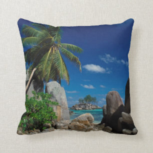 Coussin Seychelles, île de Mahé, plage d'Anse Royale.