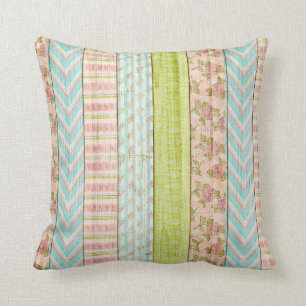 Coussin Shabby Rose Pastel Pattern on Rustic Wood Cottage