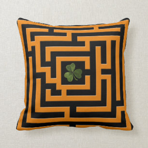 Coussin Shamrock dans le défi orange 2 de labyrinthe dans