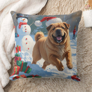 Coussin Shar Pei courant dans la neige avec un chapeau de